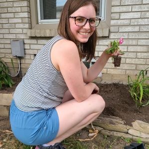 Meet your Posher, Adrienne